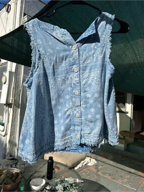 Light Chambray Bandana Print Button-Down Sleeveless Top Republic Denim S